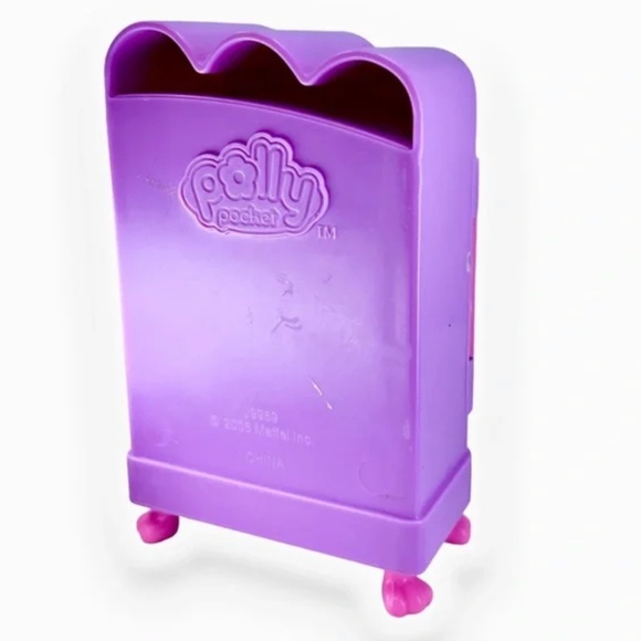 Polly Pocket Disney Princess Snow White doll, dresses, wardrobe - extras - Picture 3 of 6